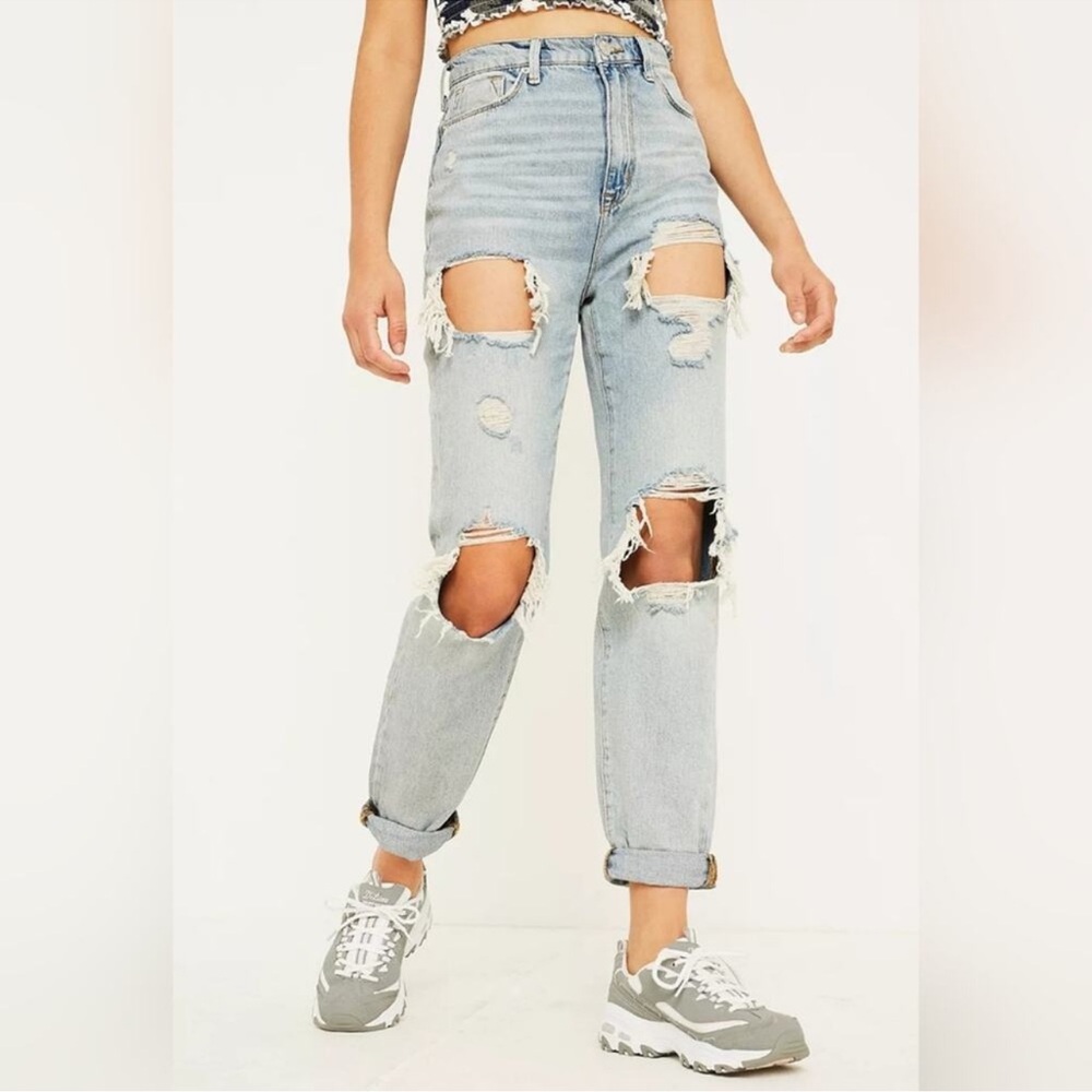 Urban Outfitters BDG Mom High Rise Destroyed Distressed Jeans